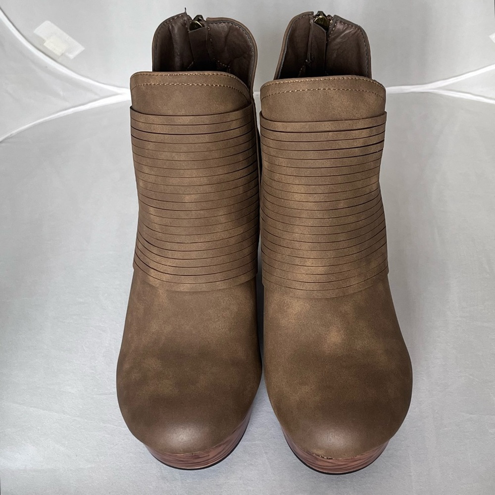 NWOB Pierre Dumas Brown Platform Wedge Clog Ankle Booties Size 7.5 Back Zip - Picture 4 of 10